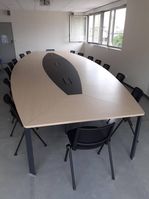 grande table de réunion de la marque DVO à bordeaux